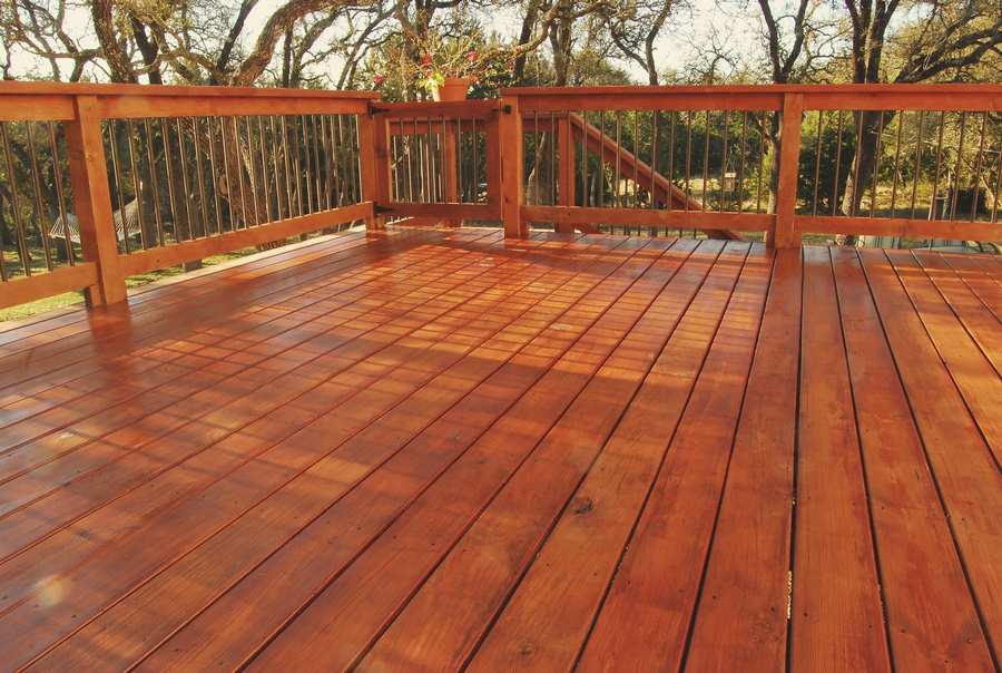 Deck staining in Jacksonville, Florida